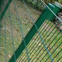 Zaunpfosten mit Klemme