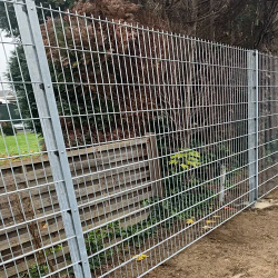 Zaunpfosten mit Abdeckleiste