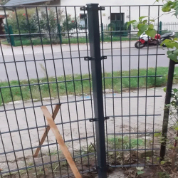 Zaunpfosten mit Schelle