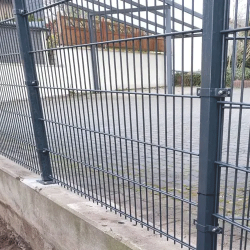 Zaun Eckpfosten mit Schelle